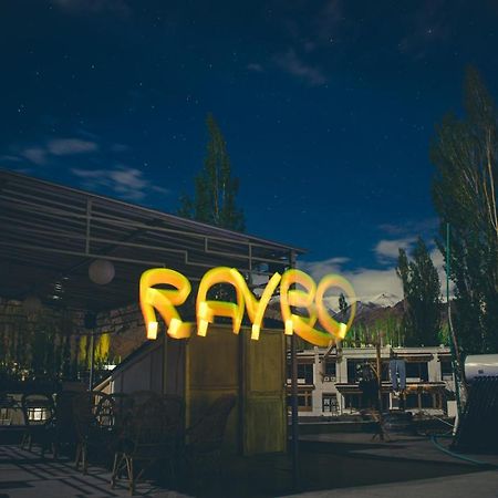 Raybo Hostel Лех Экстерьер фото