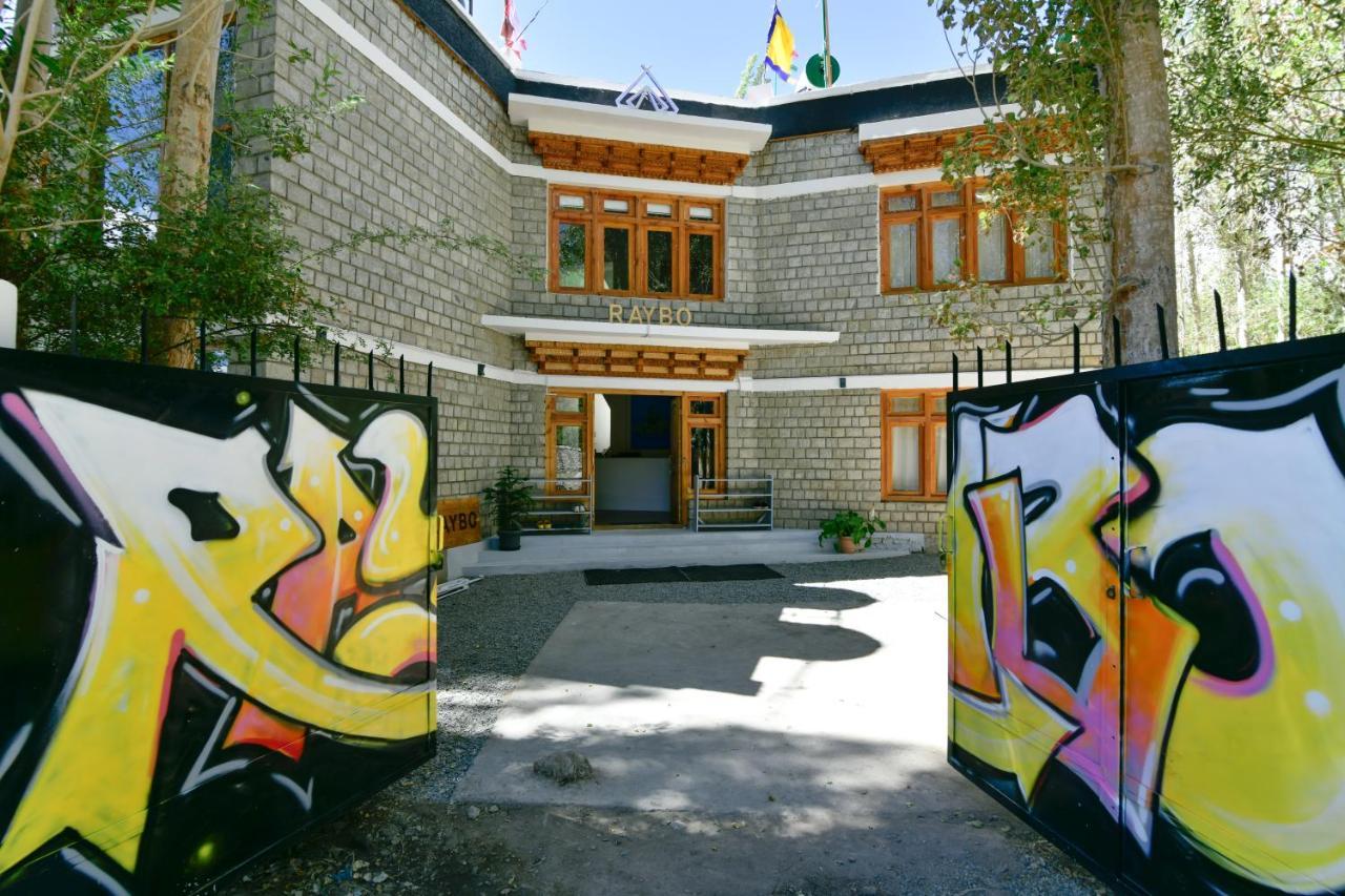 Raybo Hostel Лех Экстерьер фото