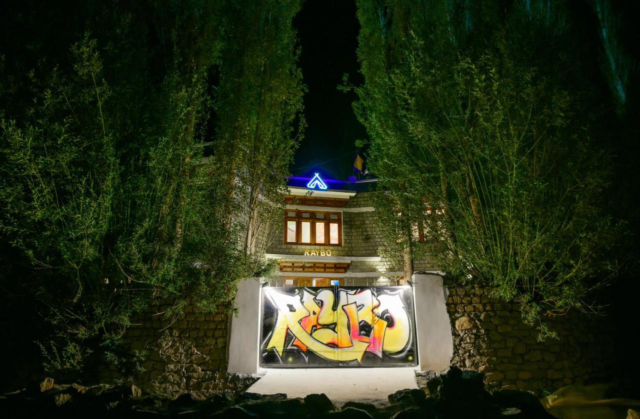 Raybo Hostel Лех Экстерьер фото