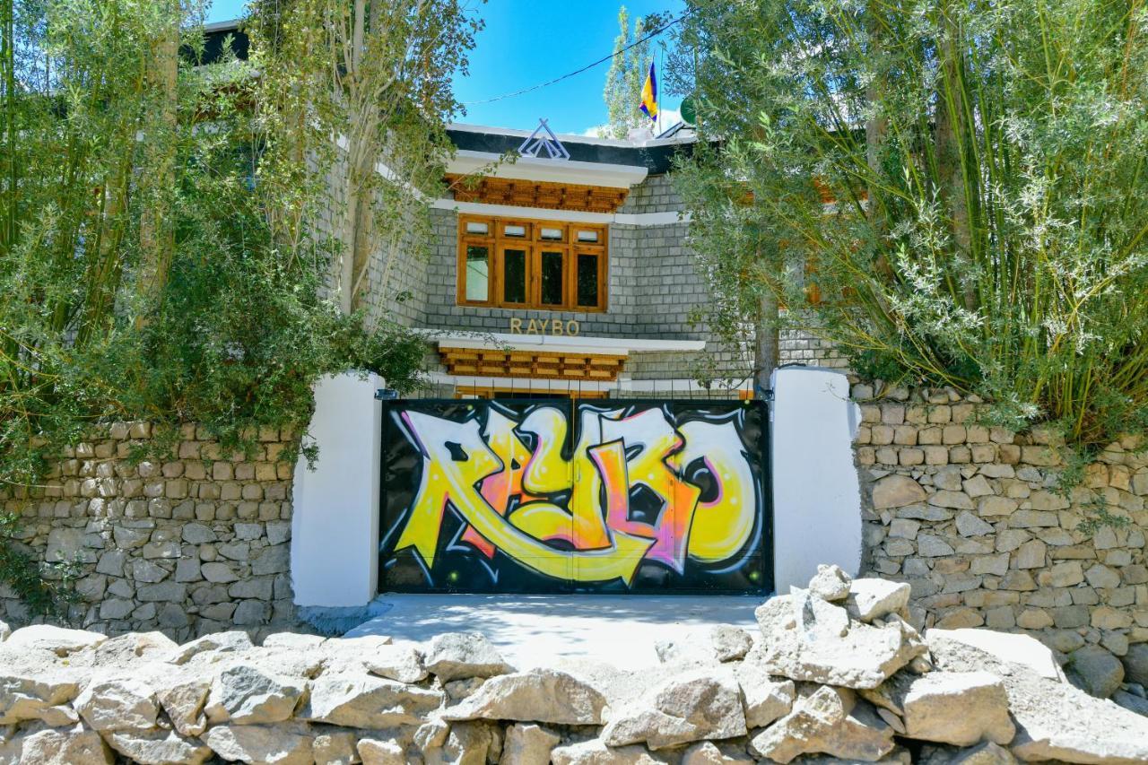 Raybo Hostel Лех Экстерьер фото