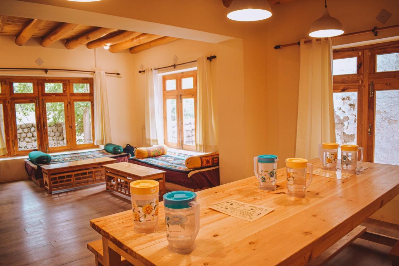 Raybo Hostel Лех Экстерьер фото